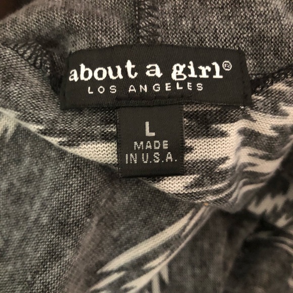 About A Girl Los Angeles Cardigan - Picture 2 of 2